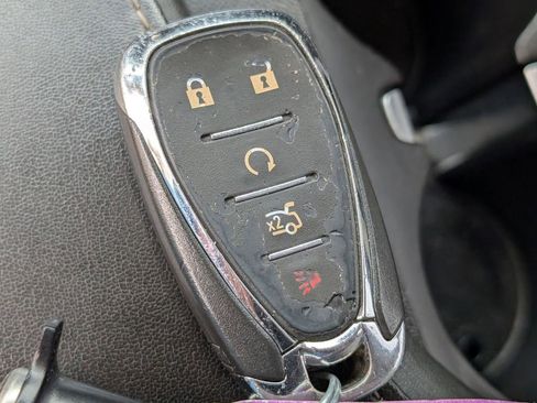 Used 2020 Chevrolet Camaro LT w/ Technology Package image 30