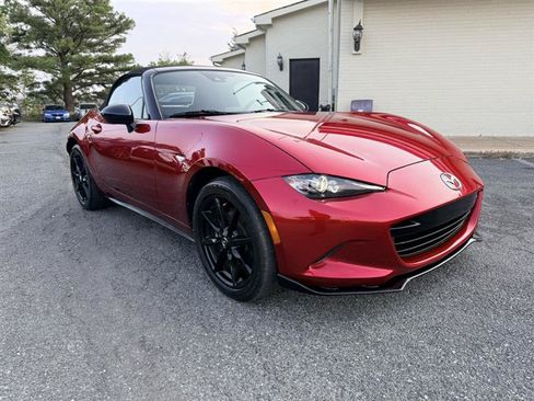 Used 2021 MAZDA MX-5 Miata Club RWD image 3