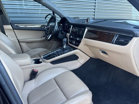 Certified 2021 Porsche Macan S image 13