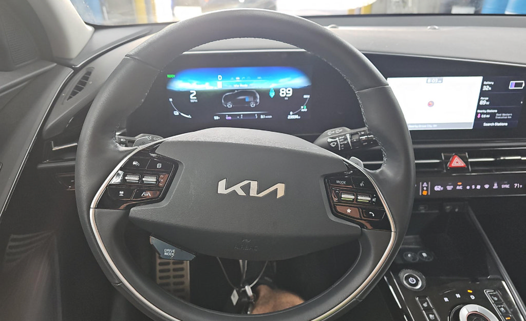 Used 2023 Kia Niro Wave w/ Wave Preserve Package FWD image 13