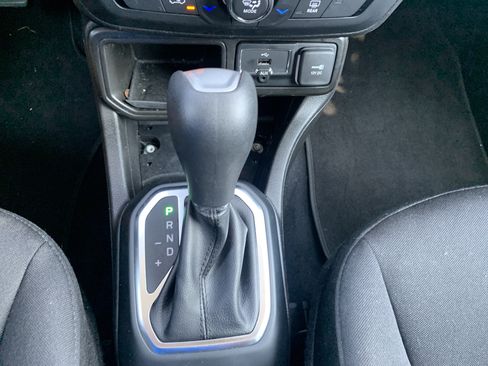 Used 2020 Jeep Renegade Latitude FWD image 26