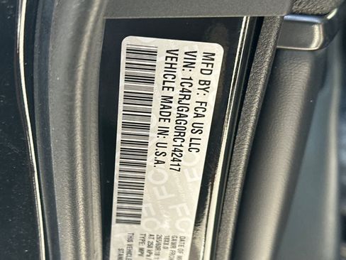 Used 2024 Jeep Grand Cherokee Altitude RWD image 30