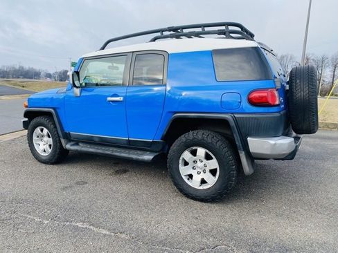 Used 2007 Toyota FJ Cruiser Base image 2
