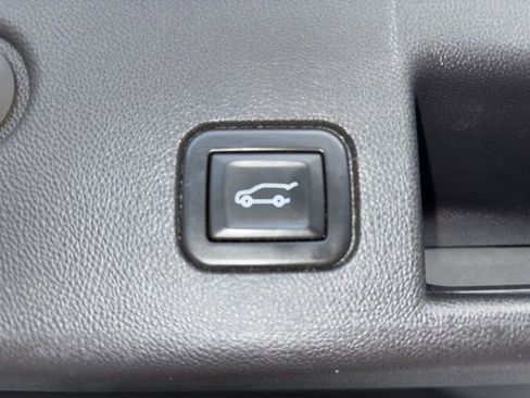 Used 2022 Chevrolet Equinox LT FWD image 17