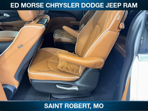 New 2026 Chrysler Pacifica Pinnacle FWD image 30