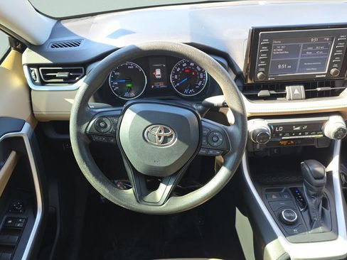 Used 2021 Toyota RAV4 LE AWD/4WD image 12