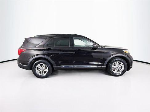 Used 2022 Ford Explorer XLT w/ Equipment Group 202A image 8