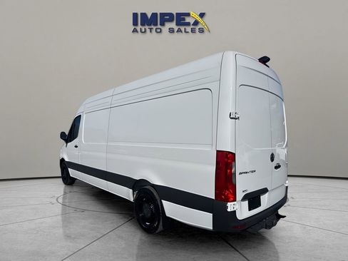 Used 2025 Mercedes-Benz Sprinter 2500 image 3