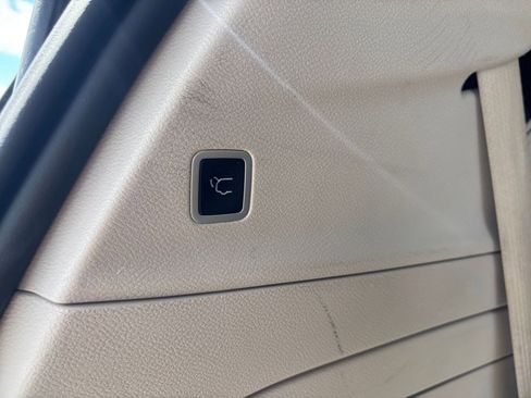 Used 2023 Chrysler Pacifica Touring-L FWD image 23