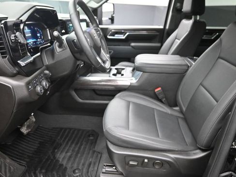 Used 2025 Chevrolet Silverado 2500 LTZ w/ LTZ Plus Package image 15