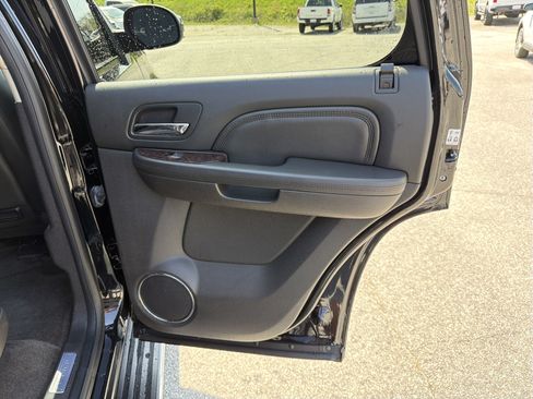 Used 2014 GMC Yukon Denali RWD image 26