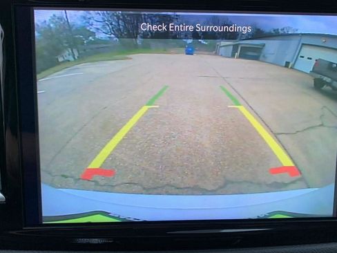 Used 2024 Chrysler Pacifica Touring-L FWD image 5