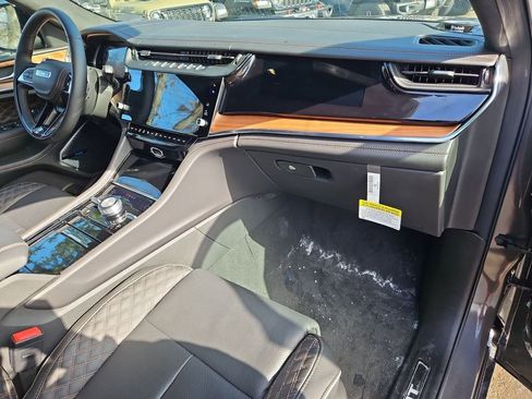 New 2026 Jeep Grand Cherokee Summit w/ Obsidian Package image 17