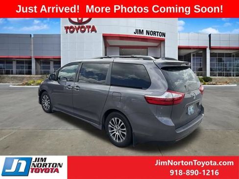 Used 2019 Toyota Sienna XLE Premium FWD image 6