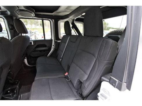 Used 2019 Jeep Wrangler Unlimited Sahara AWD/4WD image 13