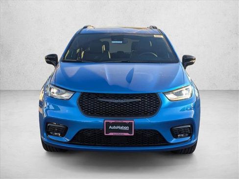 New 2026 Chrysler Pacifica Limited w/ S Appearance Package image 6