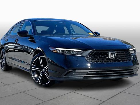 Used 2025 Honda Accord Sport image 3