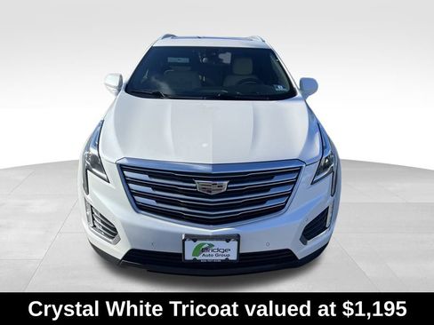 Used 2017 Cadillac XT5 Premium Luxury image 2