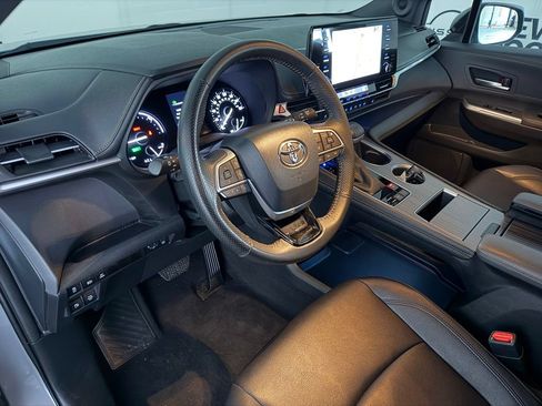 Used 2023 Toyota Sienna XLE Woodland Edition AWD/4WD image 9