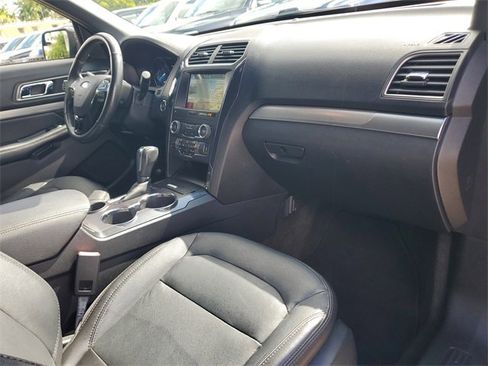 Used 2018 Ford Explorer XLT w/ Equipment Group 202A image 10