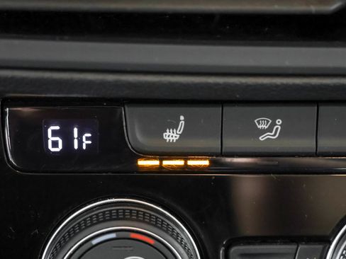 Used 2023 Volkswagen Jetta SE w/ Panoramic Sunroof Package FWD image 10