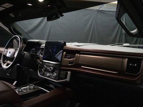 Used 2022 Ford Expedition Limited image 15