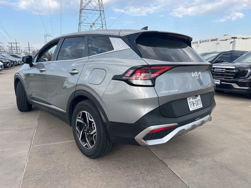 Used 2023 Kia Sportage LX image 3