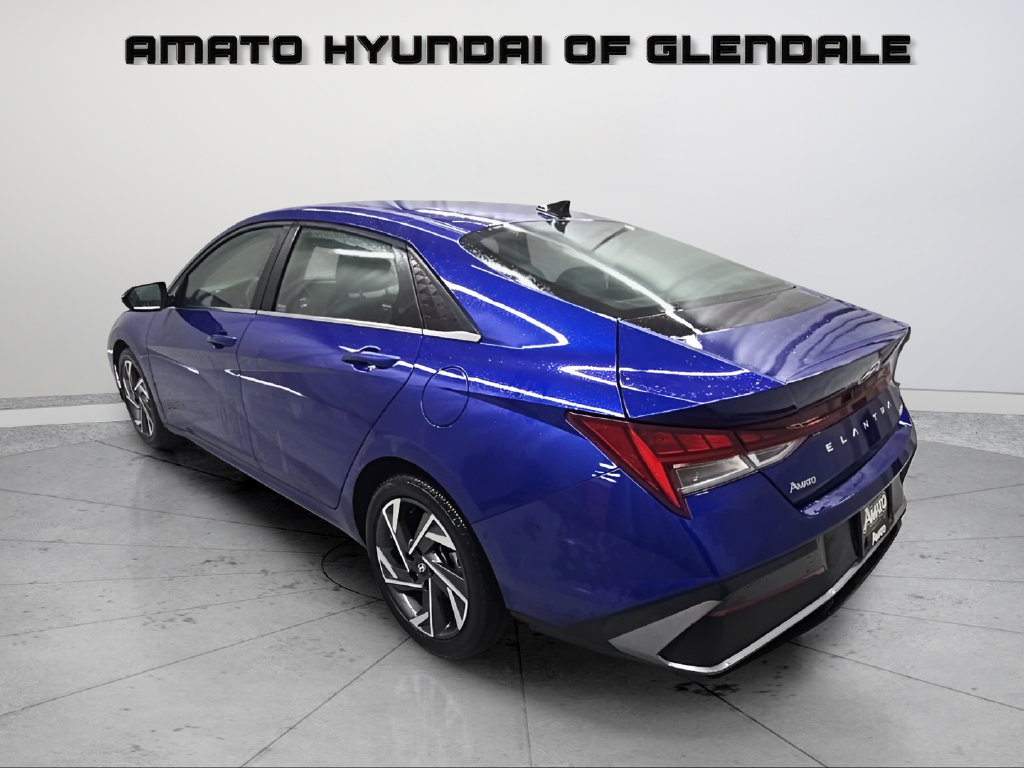 Certified 2025 Hyundai Elantra Limited FWD image 4