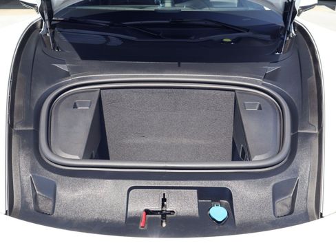 Certified 2025 Porsche Taycan 4S AWD/4WD image 26