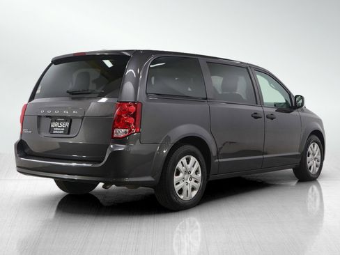 Used 2019 Dodge Grand Caravan SE w/ UConnect Hands-Free Group image 5