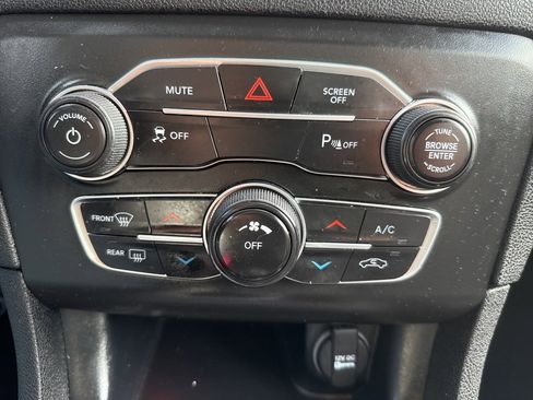 Used 2021 Dodge Charger SXT w/ Leather Interior Group image 38