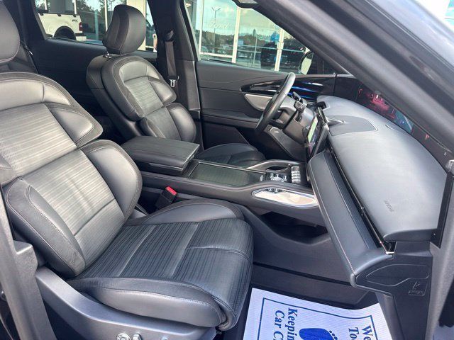Used 2025 Lincoln Nautilus Reserve AWD/4WD image 13