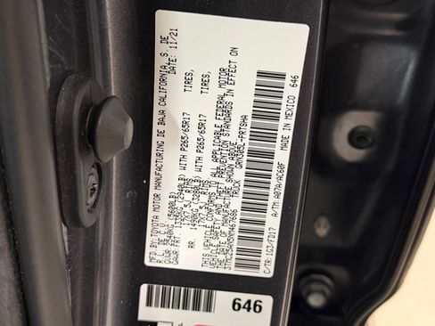 Used 2022 Toyota Tacoma TRD Sport w/ Technology Package AWD/4WD image 30