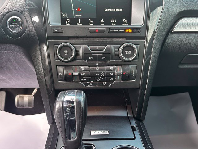 Used 2018 Ford Explorer XLT w/ XLT Appearance Package AWD/4WD image 23
