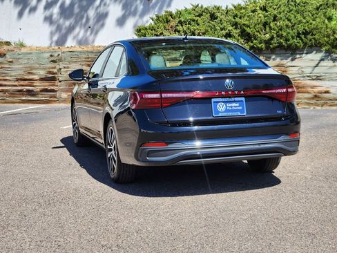 Certified 2025 Volkswagen Jetta SE FWD image 5