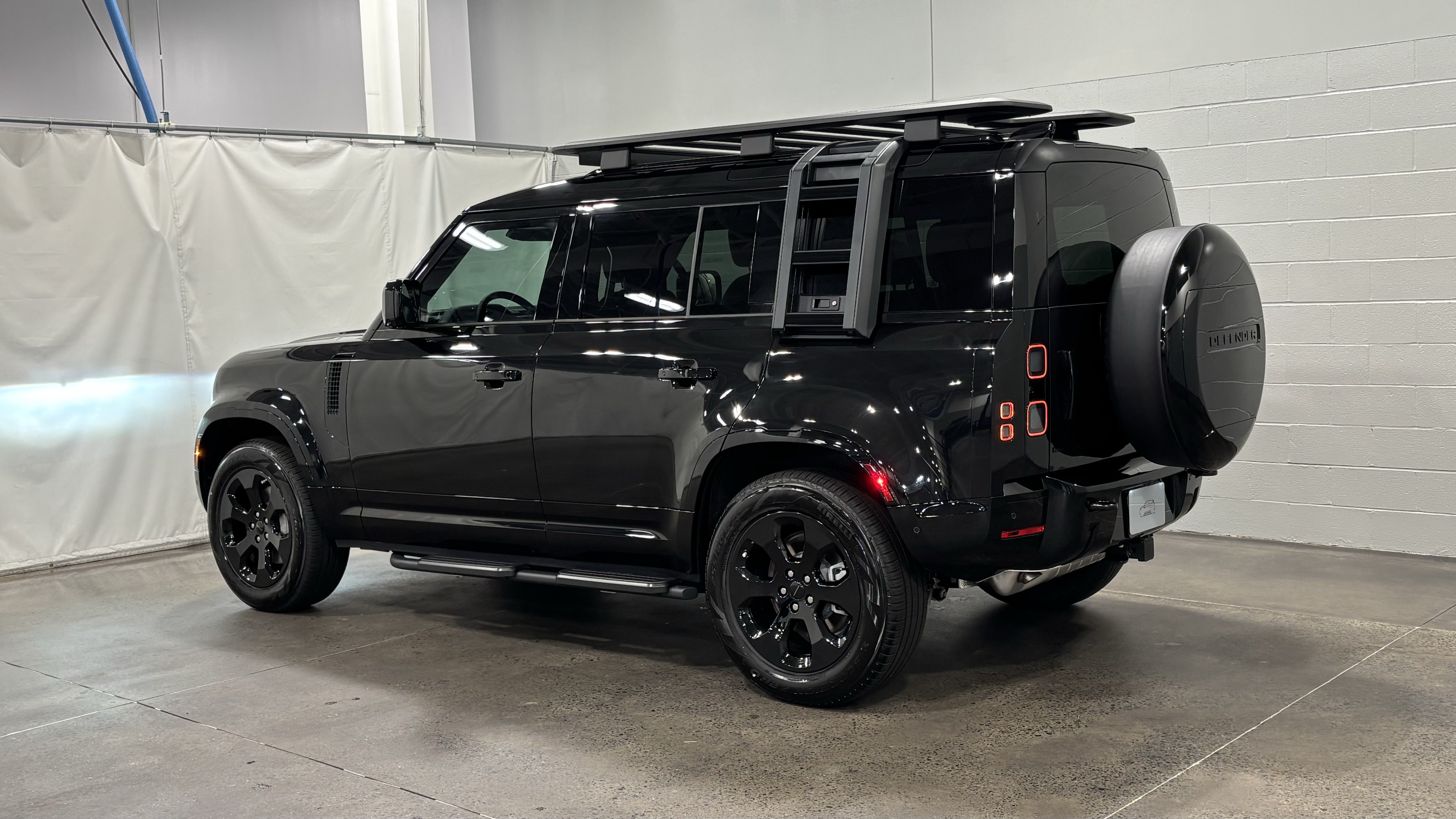 New 2026 Land Rover Defender 110 X-Dynamic SE AWD/4WD image 12