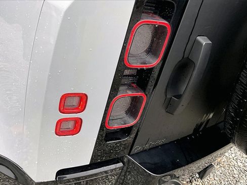 Used 2022 Land Rover Defender 90 Carpathian Edition image 27