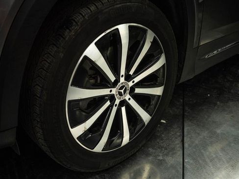 Used 2022 Mercedes-Benz GLB 250 w/ Premium Package Lite image 3