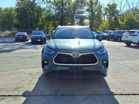 Used 2023 Toyota Highlander XLE image 2