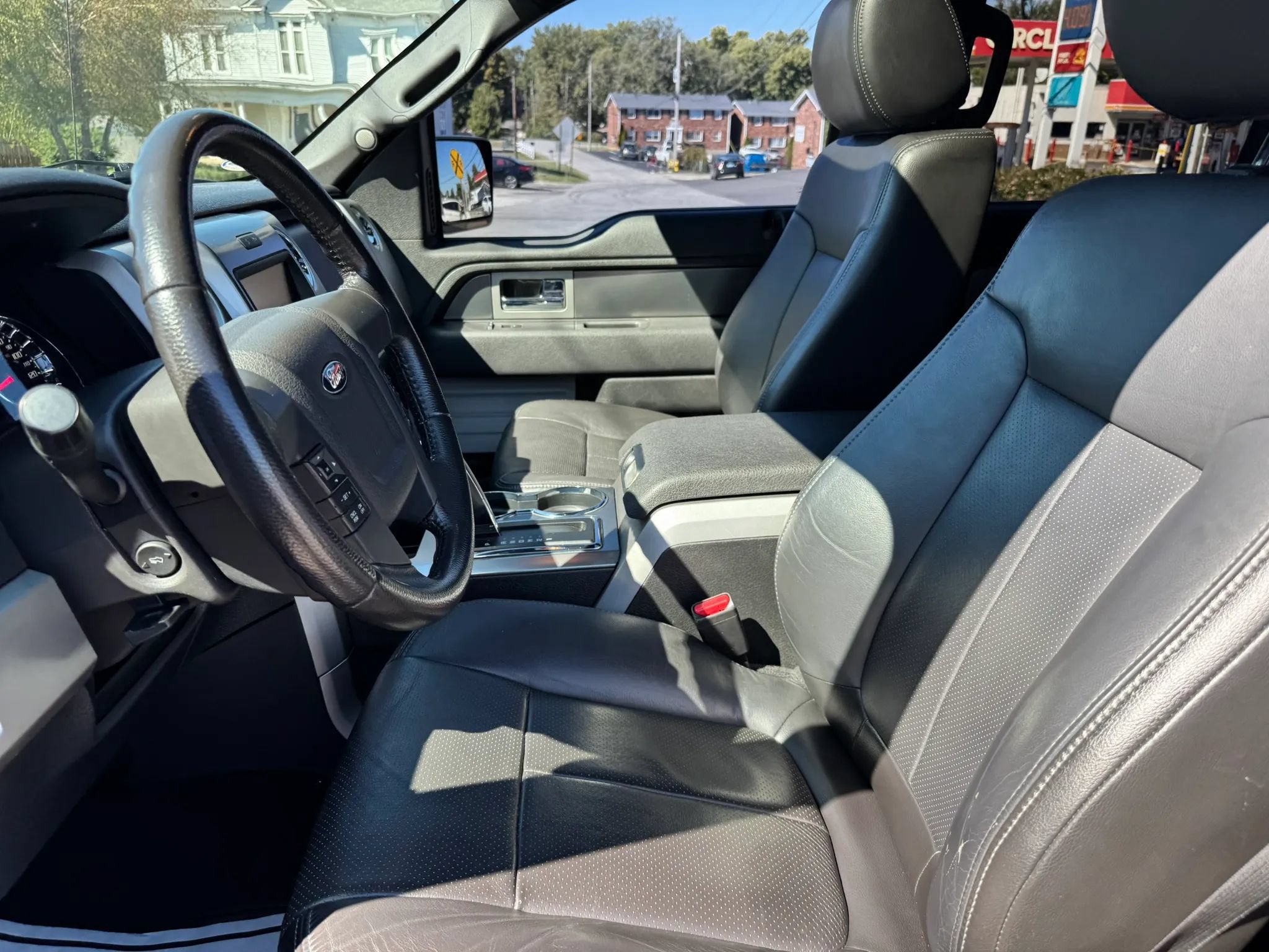 Used 2014 Ford F150 FX4 w/ Equipment Group 402A Luxury AWD/4WD image 26