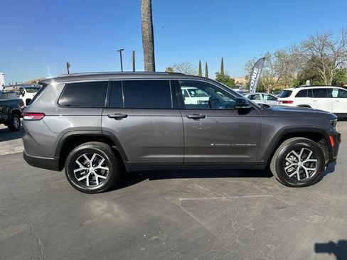 Used 2023 Jeep Grand Cherokee L Limited w/ Luxury Tech Group II image 9