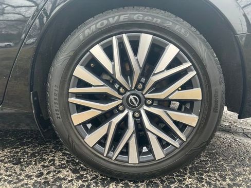Used 2024 Nissan Altima 2.5 SV FWD image 25