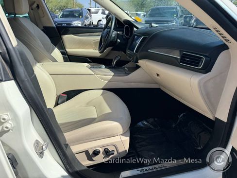 Used 2019 Maserati Levante GranLusso AWD/4WD image 30