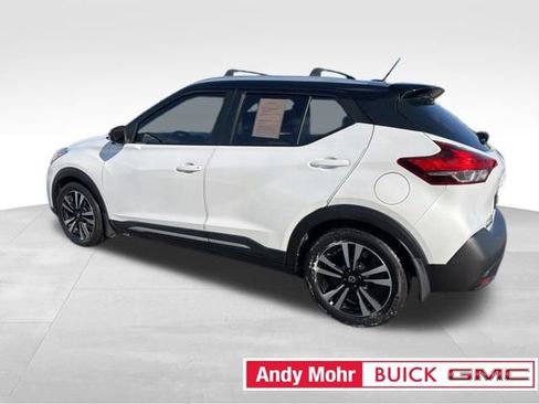 Used 2019 Nissan Kicks SR w/ SR Premium Package image 9