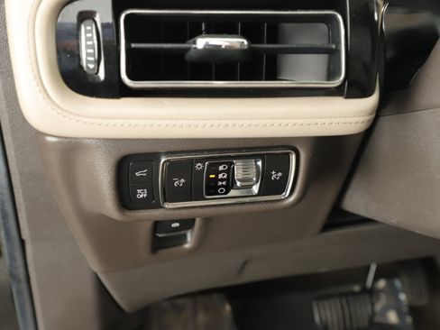 Used 2021 Lincoln Nautilus FWD w/ Equipment Group 101A image 10