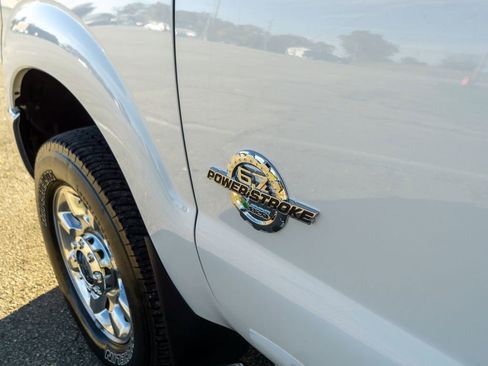 Used 2015 Ford F250 XLT w/ XLT Interior Package image 14