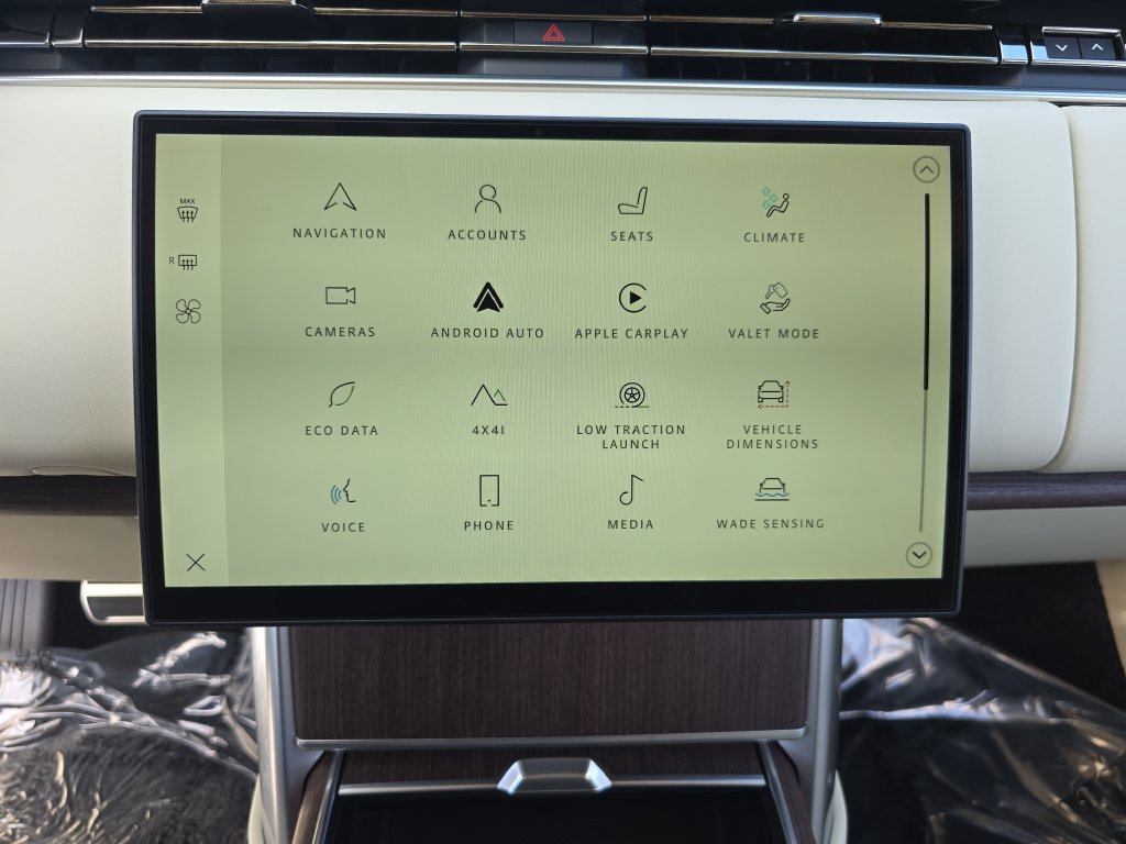 Certified 2025 Land Rover Range Rover SE AWD/4WD image 22