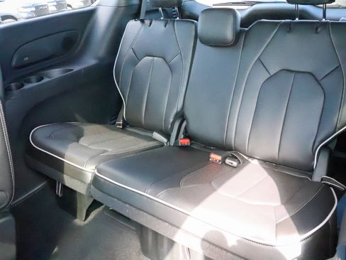 New 2026 Chrysler Pacifica Limited AWD/4WD image 15