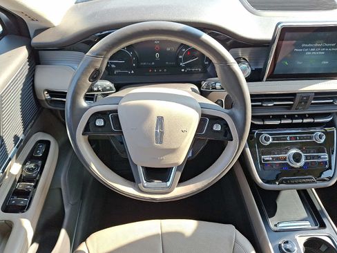 Used 2022 Lincoln Corsair AWD w/ Premium Package image 11