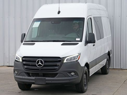 Used 2023 Mercedes-Benz Sprinter 2500 image 46